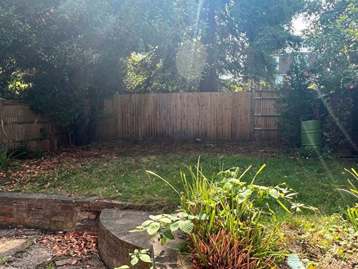 4 Bedroom Flat To Rent In Villiers Close, Surbiton, KT5