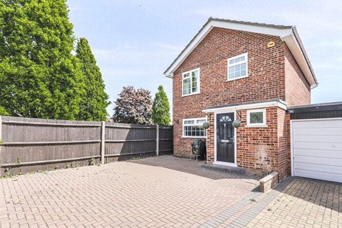 3 Bedroom Link Detached House For Sale In Treesmill Drive, Maidenhead, Berkshire, SL6