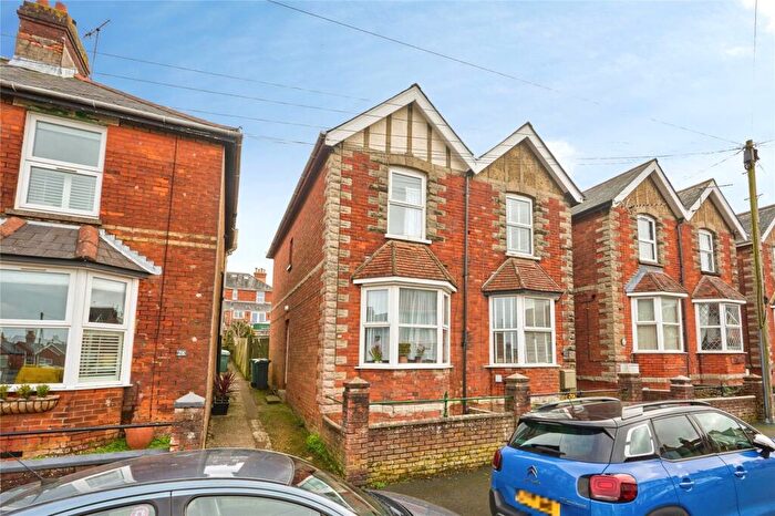 2 Bedroom Semi Detached House For Sale In Orchard Road, East Cowes, Isle Of Wight, PO32