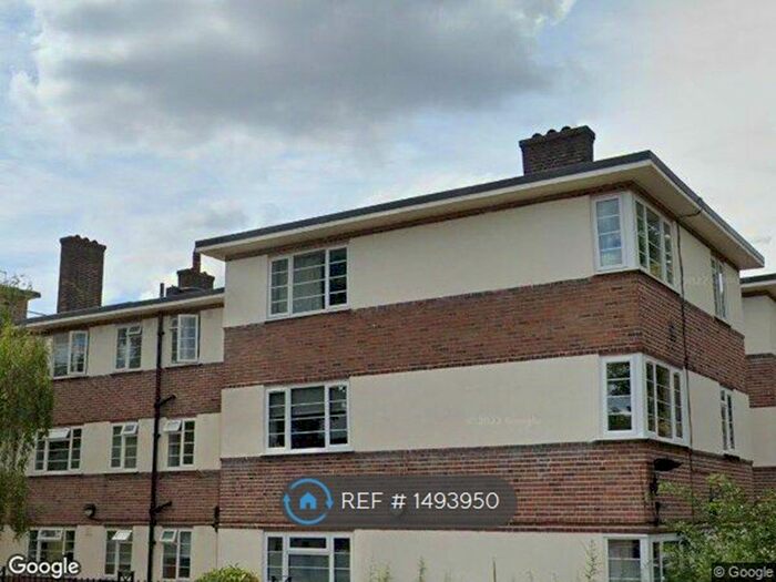 2 Bedroom Flat To Rent In Benhurst Court, London, SW16