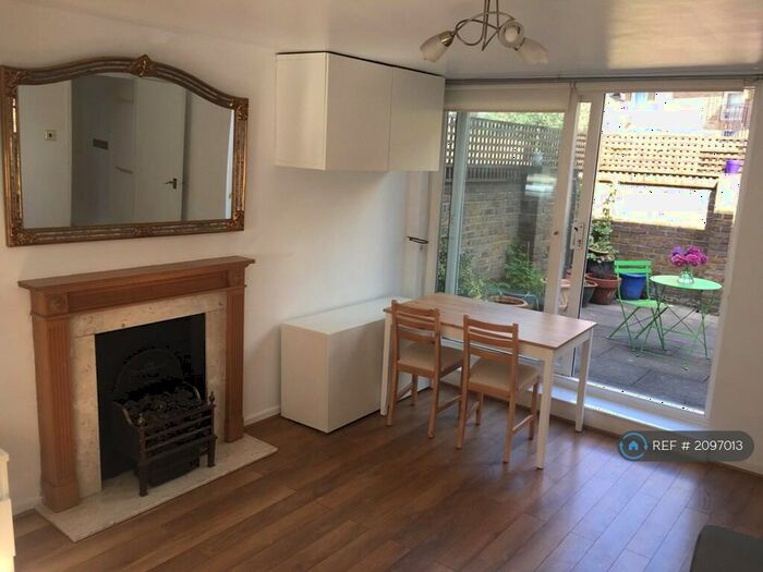 2 Bedroom Flat To Rent In St Katharines Way, London, E1W