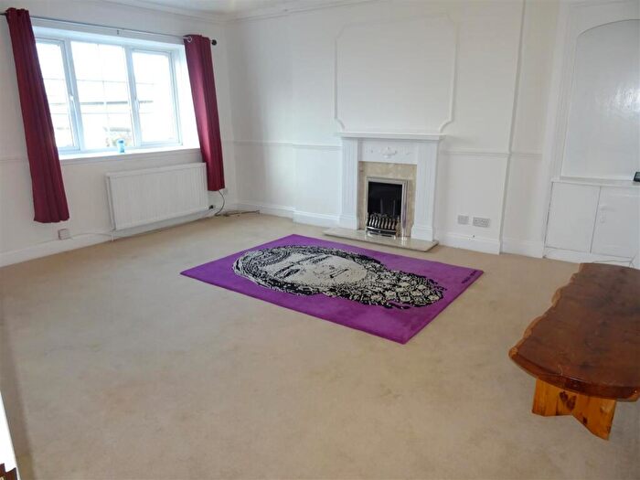 3 Bedroom Flat To Rent In Main Street, Bridgend, Perth, PH2