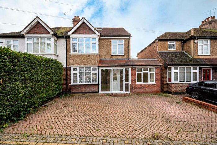 4 Bedroom Semi-Detached House To Rent In Green Lane, Worcester Park, KT4