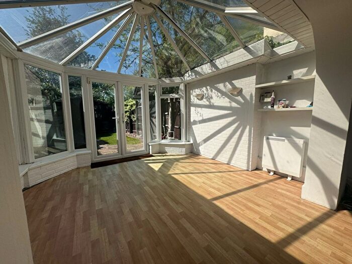 1 Bedroom Flat To Rent In Aldenham Road, Bushey, WD23