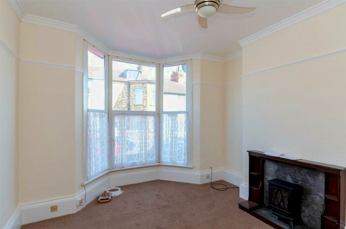 1 Bedroom Flat To Rent In Queen Street, Withernsea, HU19