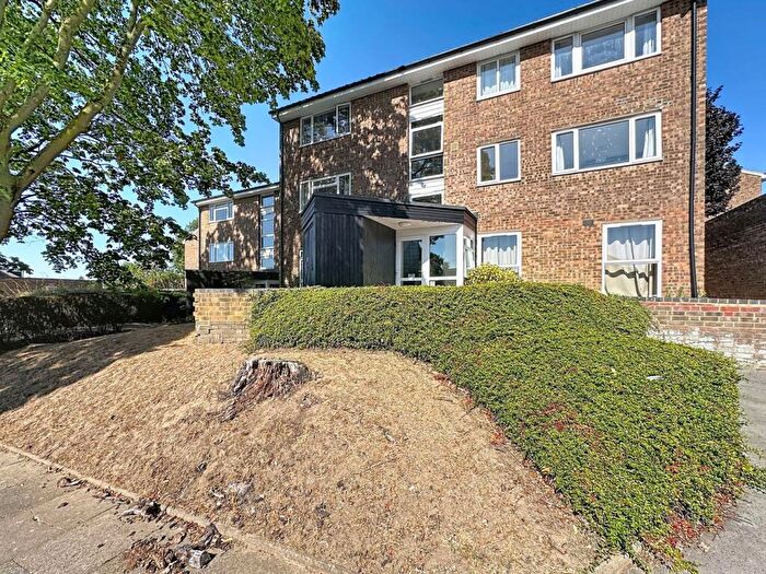2 Bedroom Flat To Rent In Highlands Road, Orpington, BR5