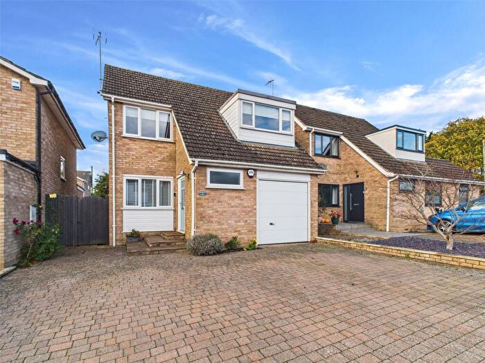 4 Bedroom Detached House For Sale In Cromwell Avenue, Thame, Oxfordshire, OX9