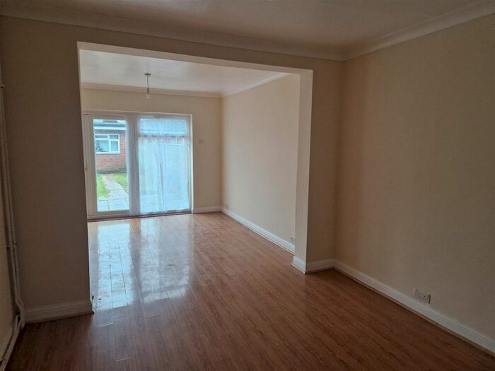 5 Bedroom Property To Rent In Crosslands Avenue, Southall, UB2