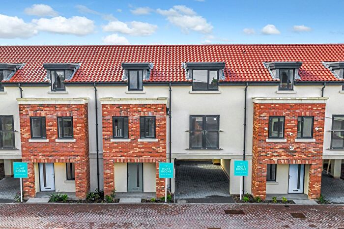 4 Bedroom Terraced House For Sale In Windermere Avenue, Hullbridge, Hockley, Essex, SS5