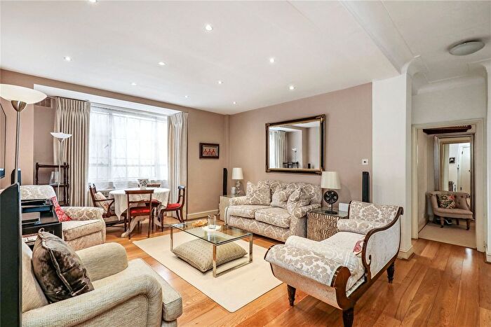 2 Bedroom Flat To Rent In Burton Court, Franklins Row, London, SW3