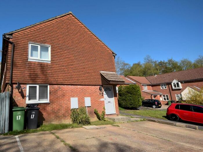 3 Bedroom End Of Terrace House To Rent In Greenfields Close, St. Leonards-On-Sea, TN37