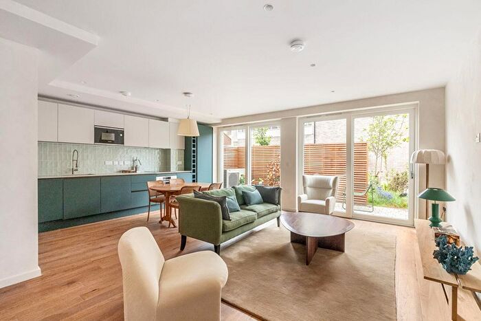 3 Bedroom Flat For Sale In Manor Park, SE13