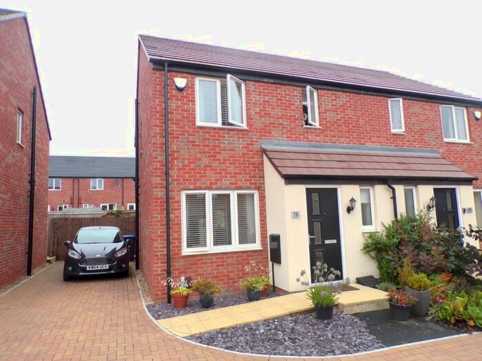 3 Bedroom House To Rent In Walmer Close, Northampton, NN5
