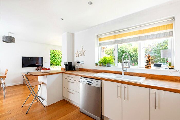 4 Bedroom Detached House For Sale In Gladiator Close, Wootton, Northampton, Northamptonshire, NN4