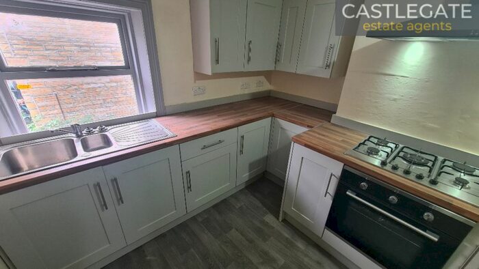 5 Bedroom Flat To Rent In Market Street, Milnsbridge, Huddersfield, West Yorkshire, HD3