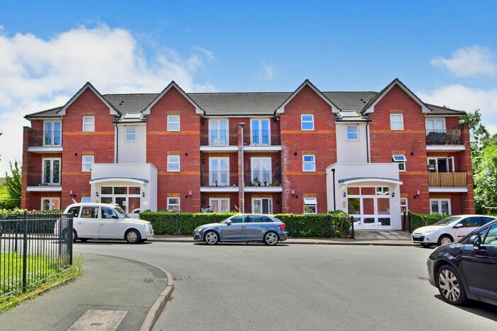 2 Bedroom Flat To Rent In Oakcliffe Road, Manchester, Greater Manchester, M23