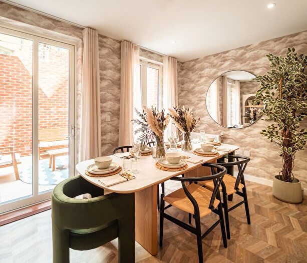 3 Bedroom Town House For Sale In Trinity Park, Propect Vale Woolwich, SE18