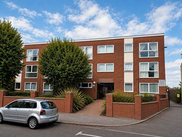 2 Bedroom Apartment To Rent In Gordon Road, London, E18