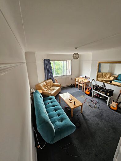 2 Bedroom Flat To Rent In The Vale, Acton, W3