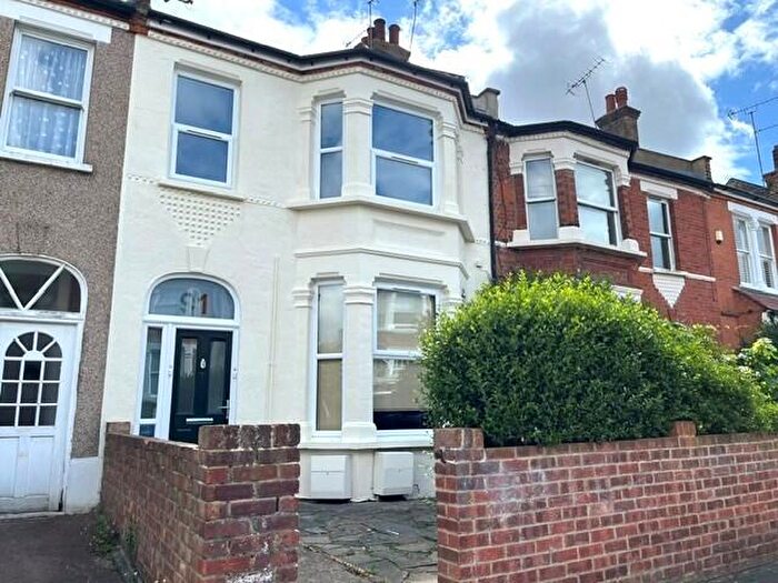 2 Bedroom Flat To Rent In Heathwood Gardens, Charlton, London, SE7
