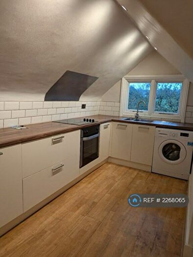 2 Bedroom Flat To Rent In Hove Park Villas, Hove, BN3