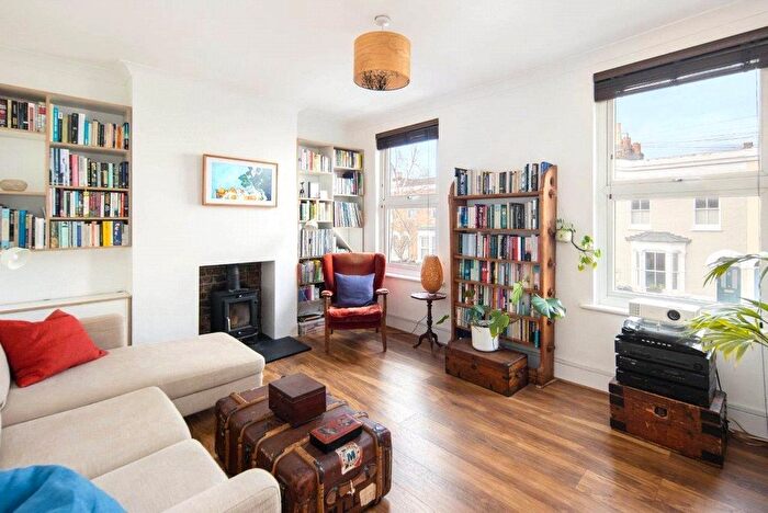 3 Bedroom Flat To Rent In Dunlace Road, London, E5