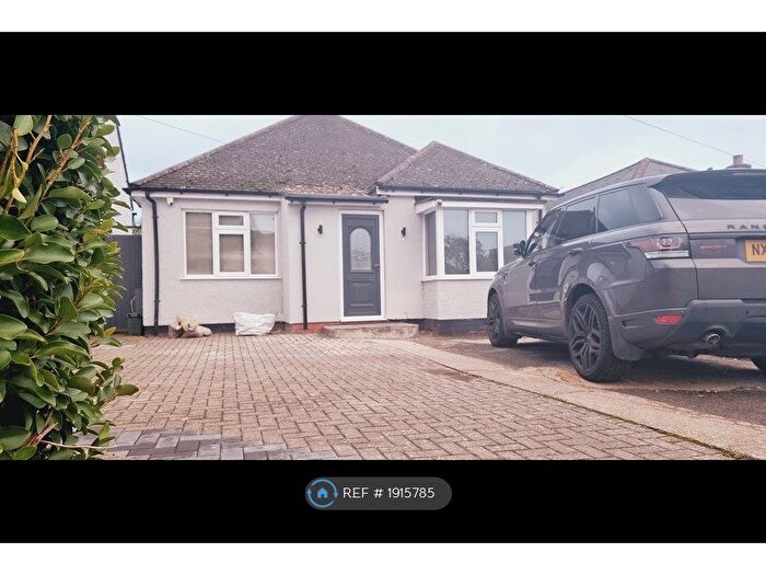 3 Bedroom Bungalow To Rent In Micawber Avenue, Uxbridge, UB8