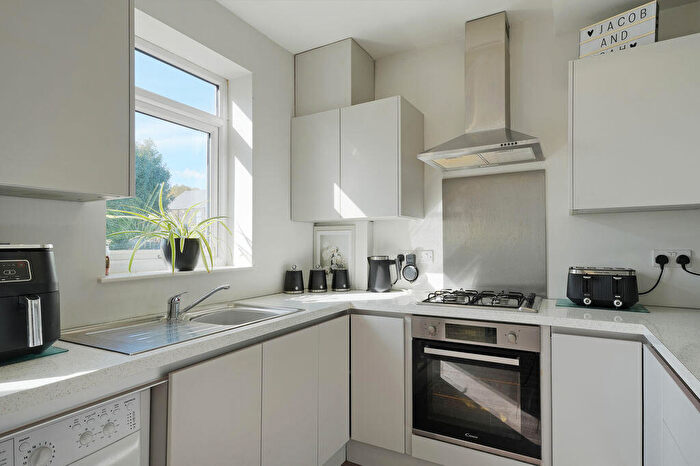 3 Bedroom Semi-Detached House To Rent In Lyminster Road, Sheffield, S6