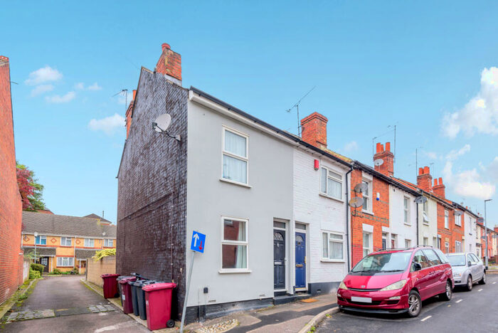 2 Bedroom End Of Terrace House To Rent In Lower Field Road, Reading, Berkshire, RG1