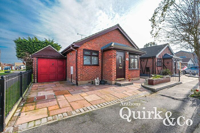 2 Bedroom Detached Bungalow For Sale In Lottem Road, Canvey Island, SS8