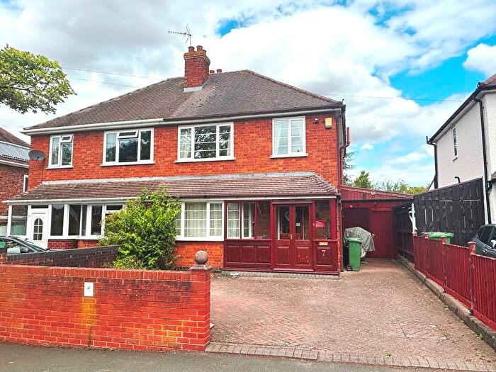3 Bedroom Semi-Detached House For Sale In Lichfield Avenue, Evesham, WR11