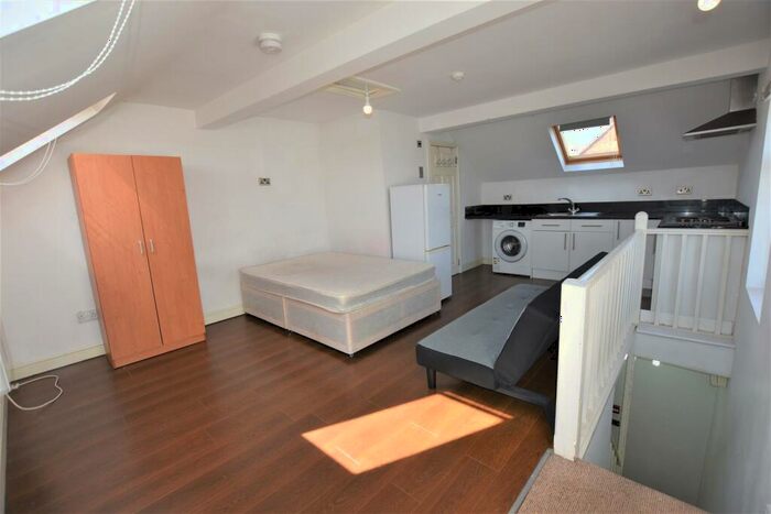 Studio To Rent In Fosse Road South, Leicester, LE3