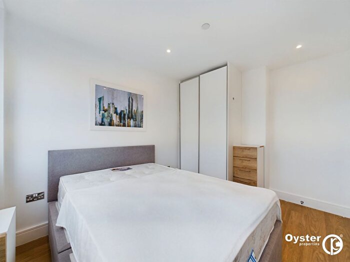 1 Bedroom Flat To Rent In South Street, Papermill House, RM1