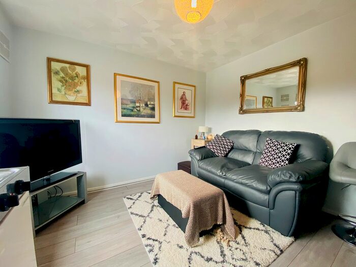 1 Bedroom Flat To Rent In Frognal Lane, Teynham, Sittingbourne, ME9