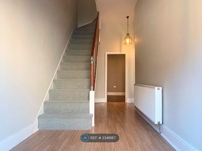 6 Bedroom Semi-Detached House To Rent In Burnley Road, Todmorden, OL14