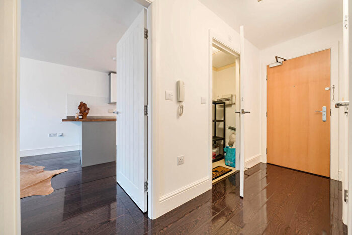 2 Bedroom Apartment To Rent In The Quarter, CH1