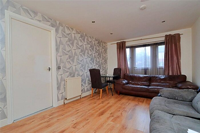 1 Bedroom Maisonette For Sale In Wisley Avenue, Bradwell Common, MK13