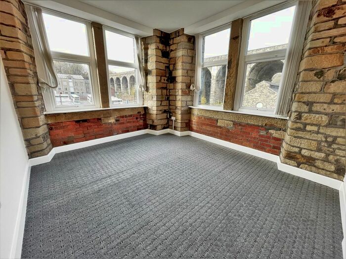 2 Bedroom Flat To Rent In Savile Court, Savile Street, Huddersfield HD3