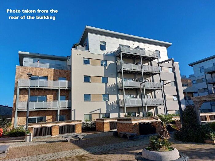 2 Bedroom Apartment For Sale In Stone Close, BH15