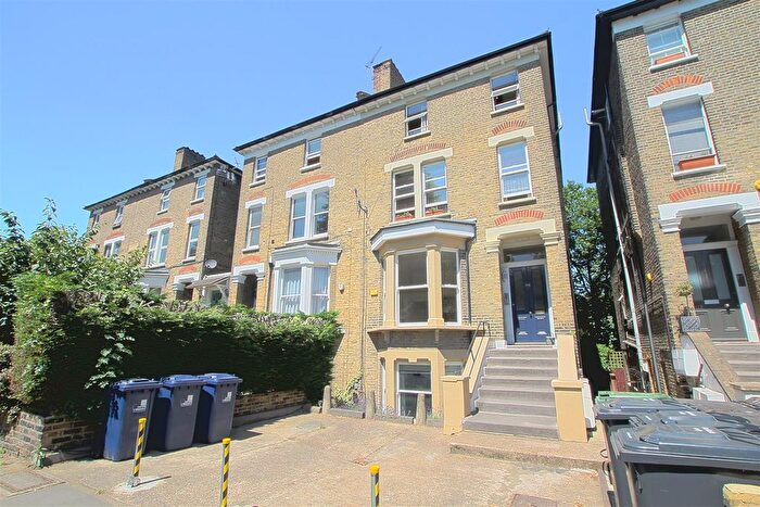 2 Bedroom Flat To Rent In The Grove, London, W5