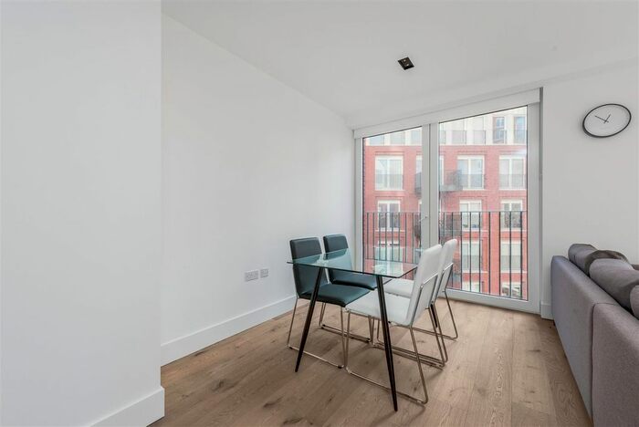 1 Bedroom Flat To Rent In Keybridge House, Exchange Gardens, Vauxhall, London, SW8