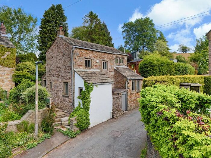 2 Bedroom Detached House For Sale In Skipton Old Road, Foulridge, BB8