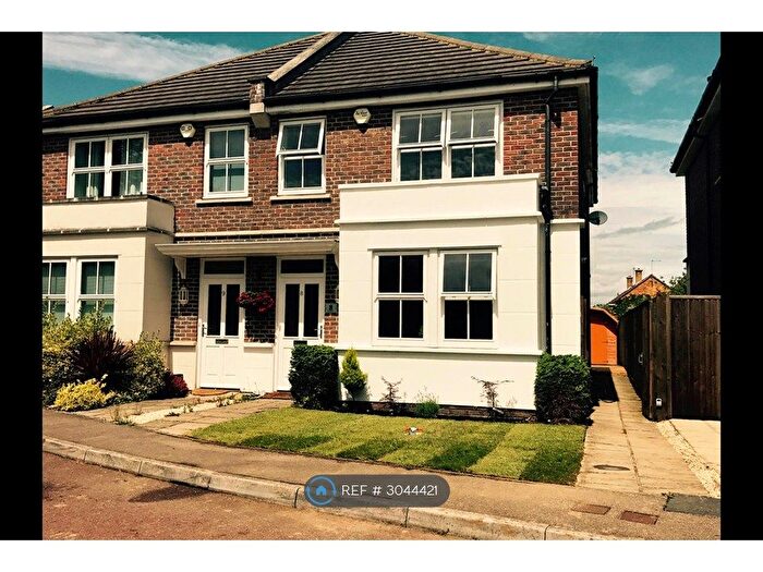 3 Bedroom Semi-Detached House To Rent In The Breezes, Maidenhead, SL6