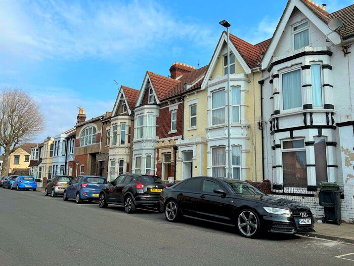 1 Bedroom Apartment To Rent In Gladys Avenue, North End, PO2