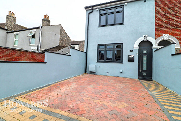 3 Bedroom Terraced House For Sale In Churchill Road, Great Yarmouth, NR30