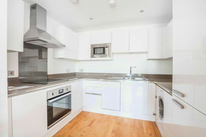 3 Bedroom Flat To Rent In Dowells Street, Greenwich, London, SE10