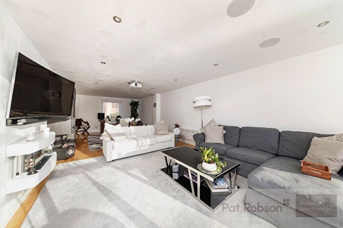 1 Bedroom Penthouse To Rent In Mariners Wharf, East Quayside, Newcastle Upon Tyne, Tyne And Wear, NE1