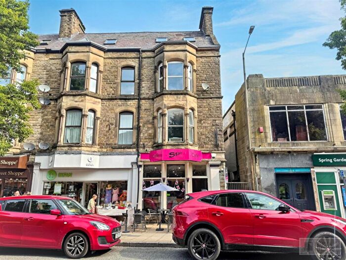 2 Bedroom Flat For Sale In Spring Gardens, Buxton, Derbyshire, SK17