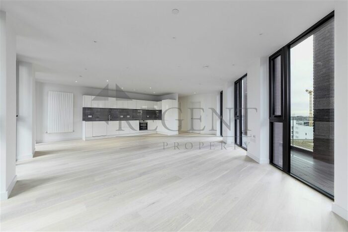 3 Bedroom Flat To Rent In Admiralty Avenue, London, E16