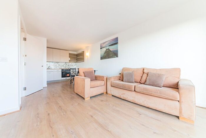 2 Bedroom Flat To Rent In Alaska Building, Deals Gateway, London, SE13